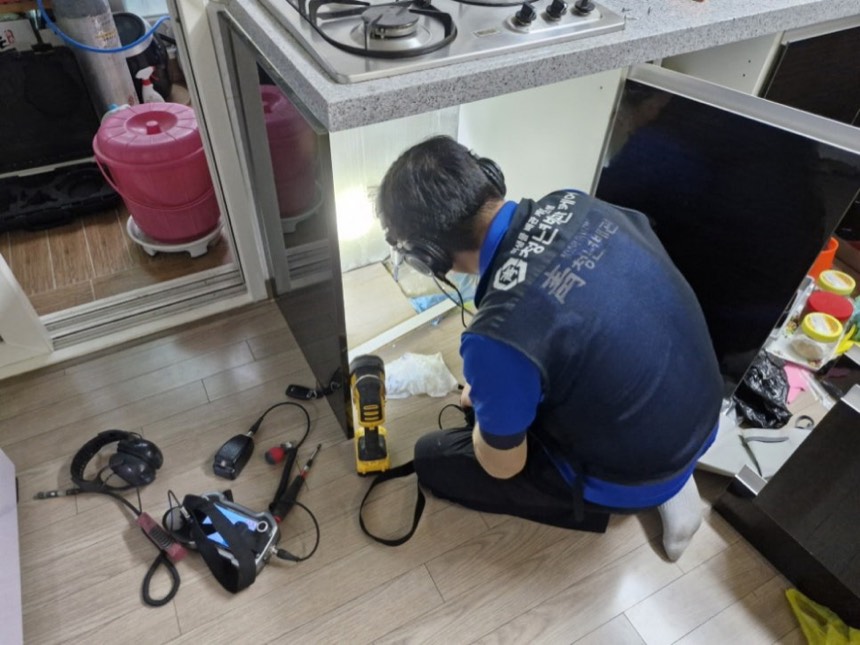관악구 신림동 누수탐지 아랫집 천장누수 원인은 싱크대 아래 수도배관 부분교체 업체 해결기