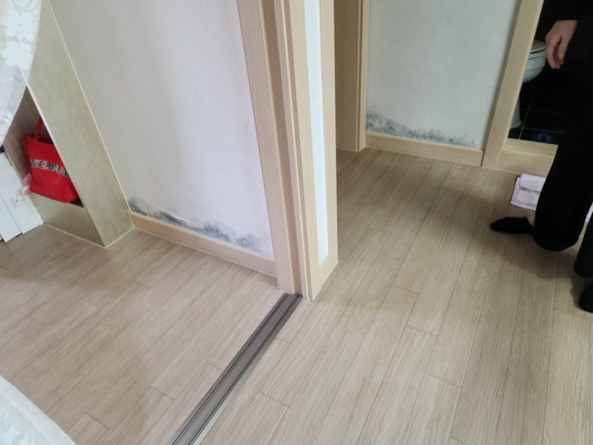 누수탐지업체 시공사례 - 서울 신당동 빌라 천장 누수, 세대별 계량기 공압 가스검사 화장실 벽 굴착 배관교체 작업